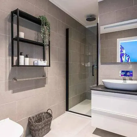 Апартаменти Town 2-bedroom *